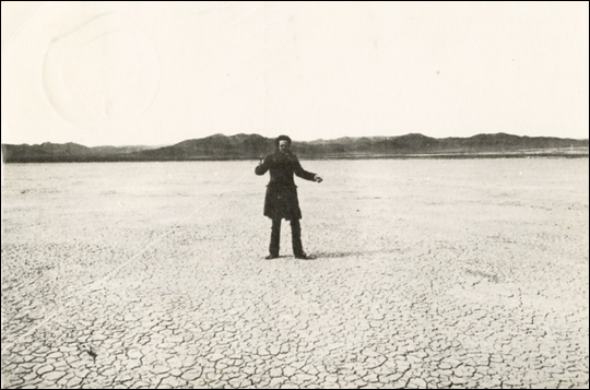 Fernsehgalerie Gerry Schum / Mohjave Desert, California / Objekt / Walter De Maria / Two Lines Three Circles on the Desert / Land Art